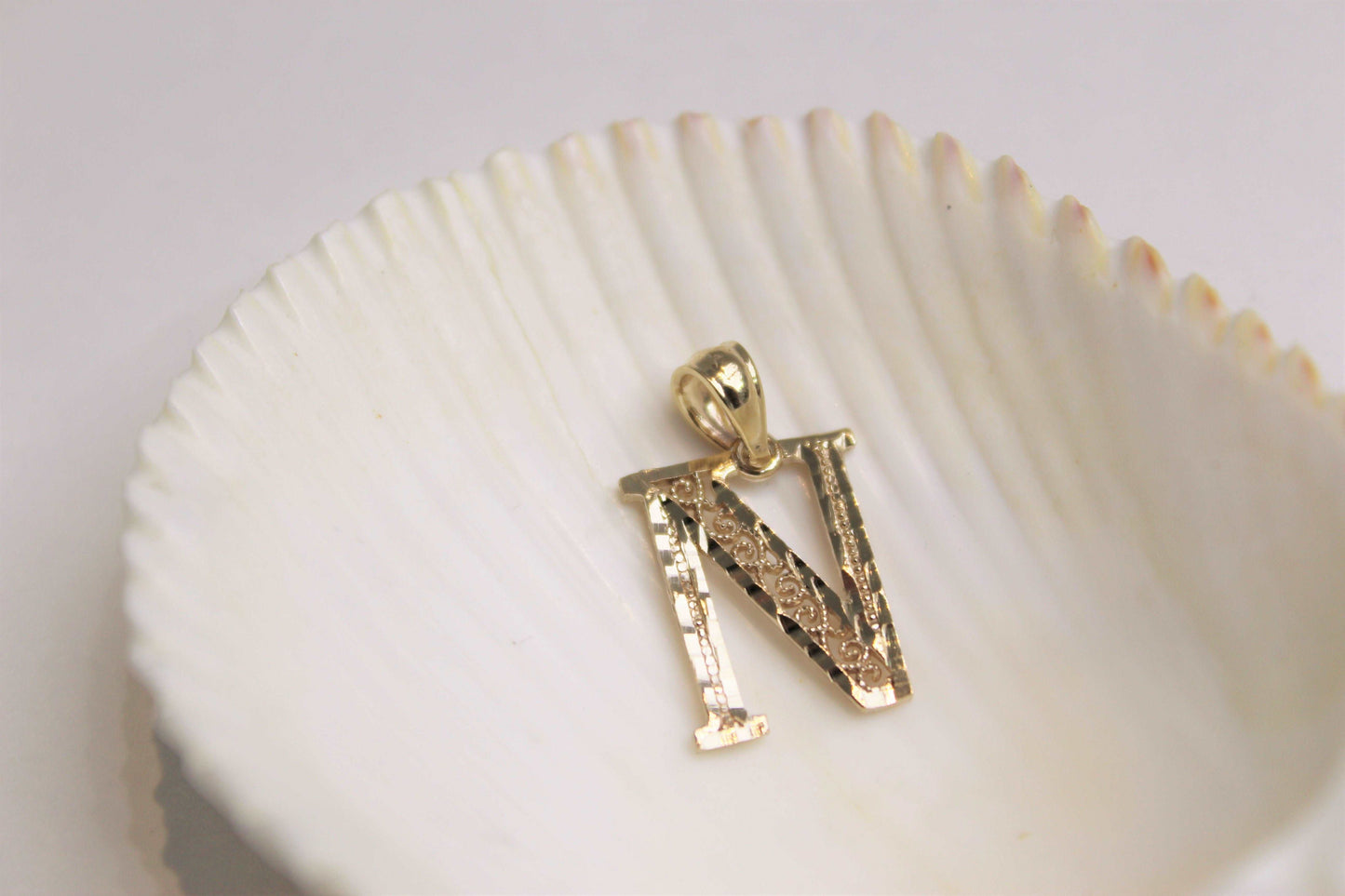 Pendentif / collier Initiales en or jaune 10K avec pendentif une lettre