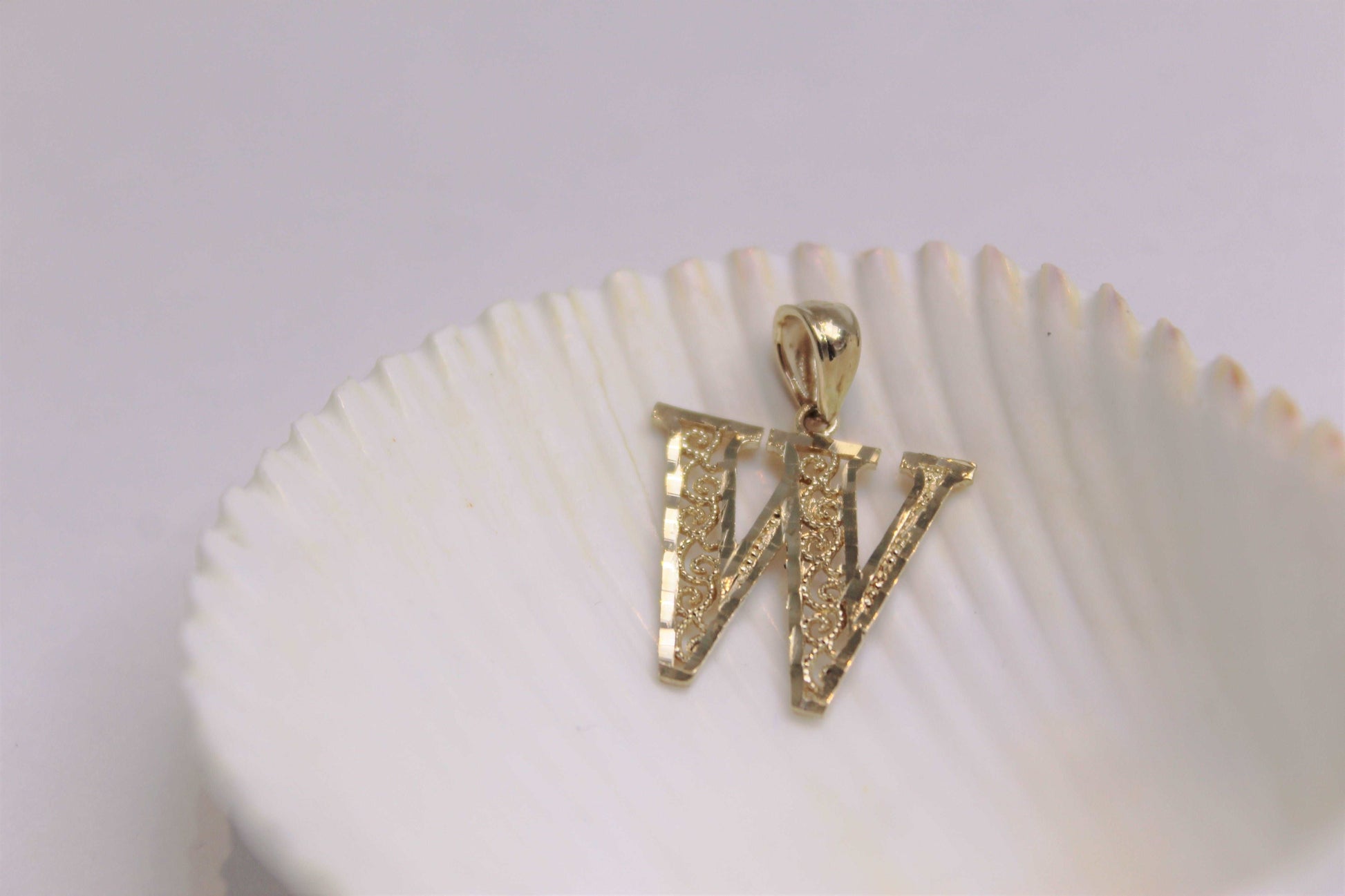 Pendentif / collier Initiales en or jaune 10K avec pendentif une lettre