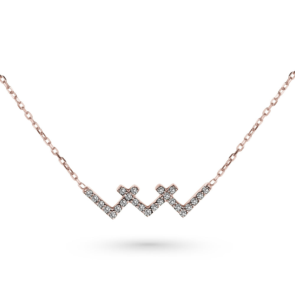 Collier triple V serti de diamants ou d’émeraudes en or 14k