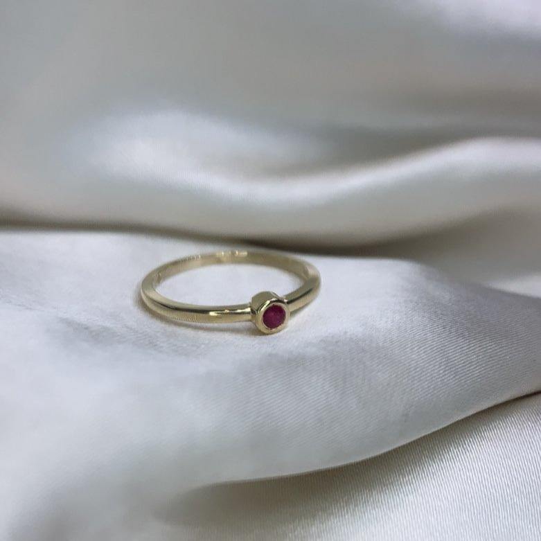 SATIN | Bague en or 14 carats et pierre ronde | Rubis - Bijouterie Viko