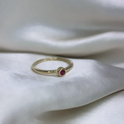 SATIN | Bague en or 14 carats et pierre ronde | Rubis - Bijouterie Viko