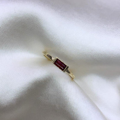 SATIN | Bague en or 14 carats et pierre baguette | Rubis - Bijouterie Viko